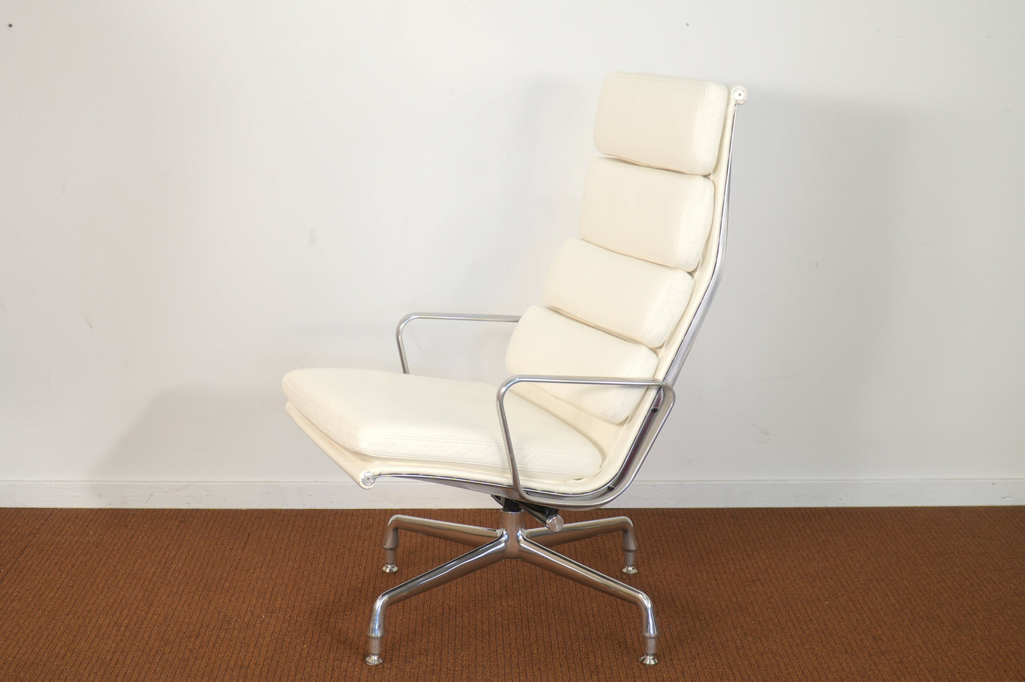 Eames Aluminum Group Soft Pad High Back Lounge Chair and Ottoman Herman Miller 4 Pad