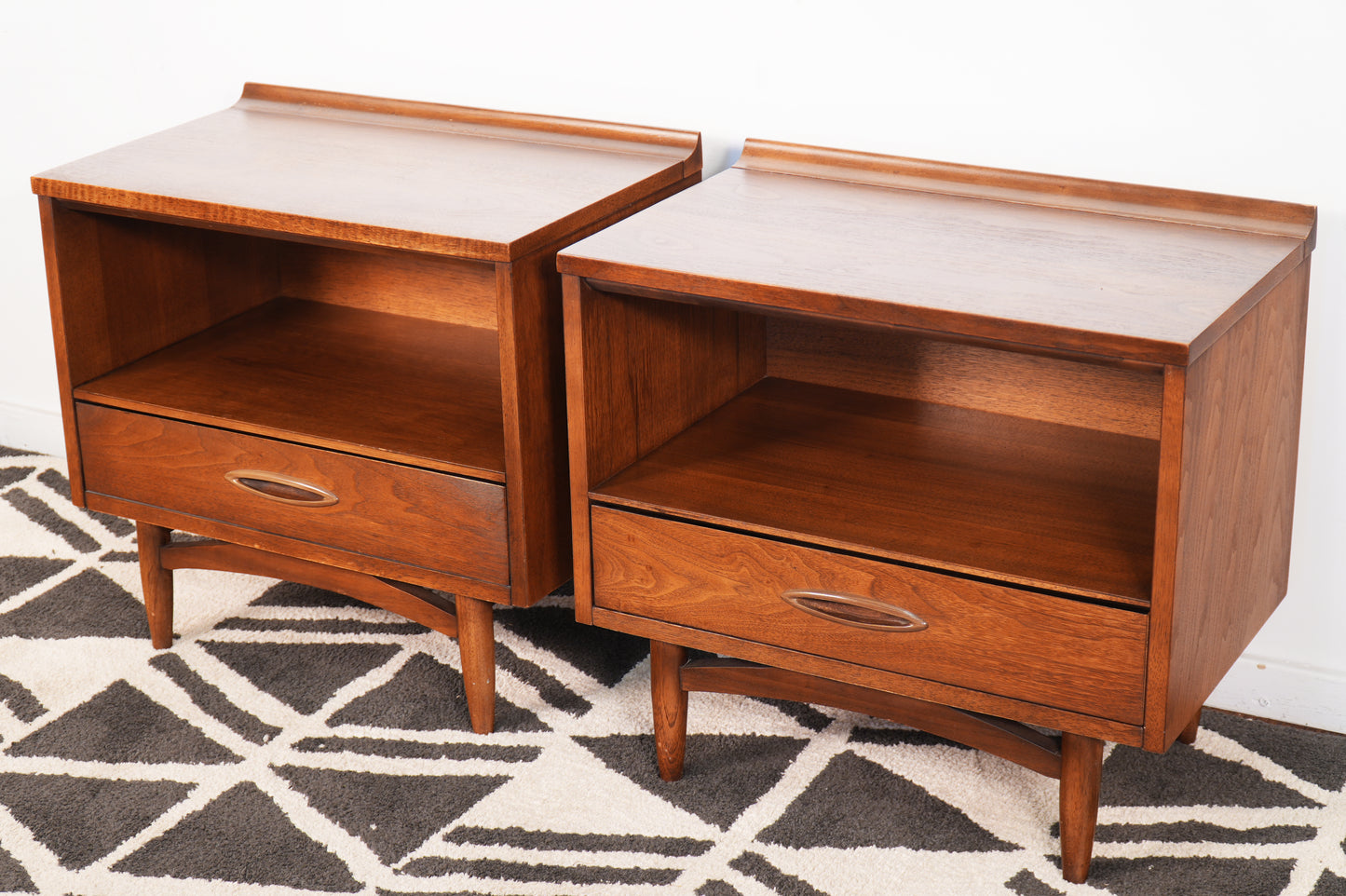 Pair Broyhill Sculptra Nightstands