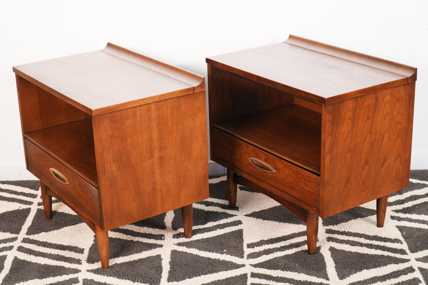 Pair Broyhill Sculptra Nightstands