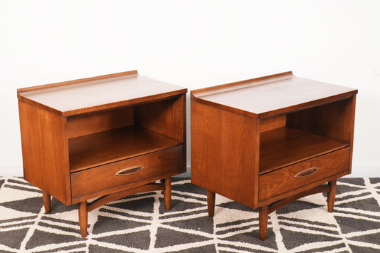 Pair Broyhill Sculptra Nightstands
