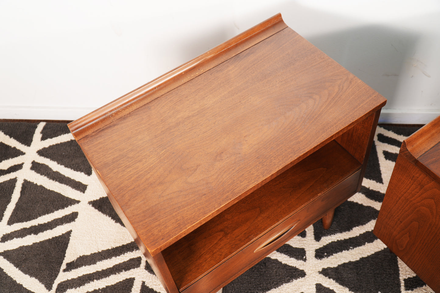 Pair Broyhill Sculptra Nightstands