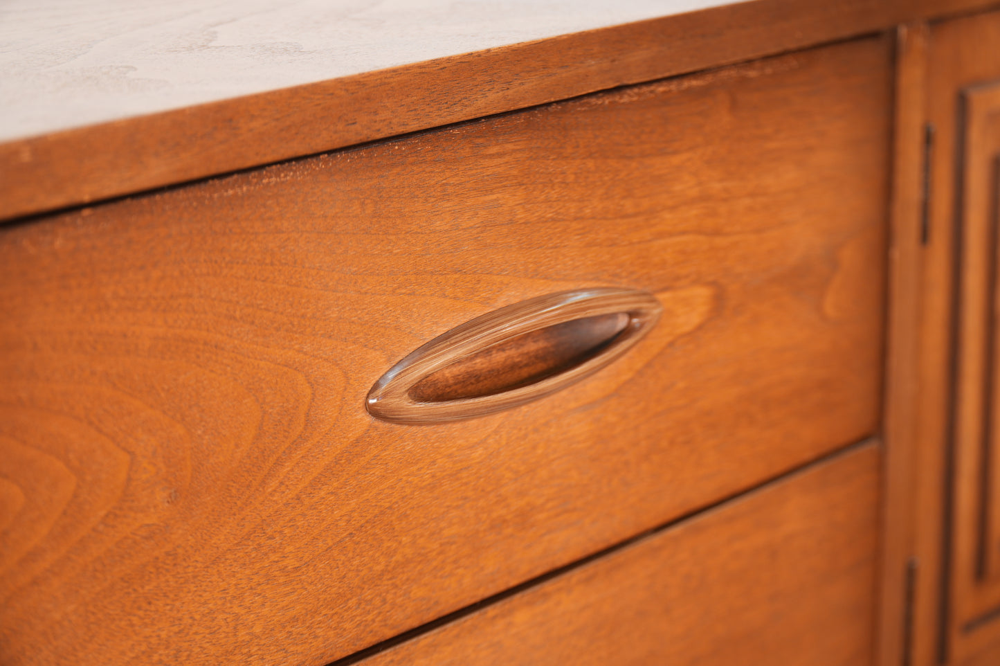 Broyhill Sculptra "Magna" 8-Drawer Dresser