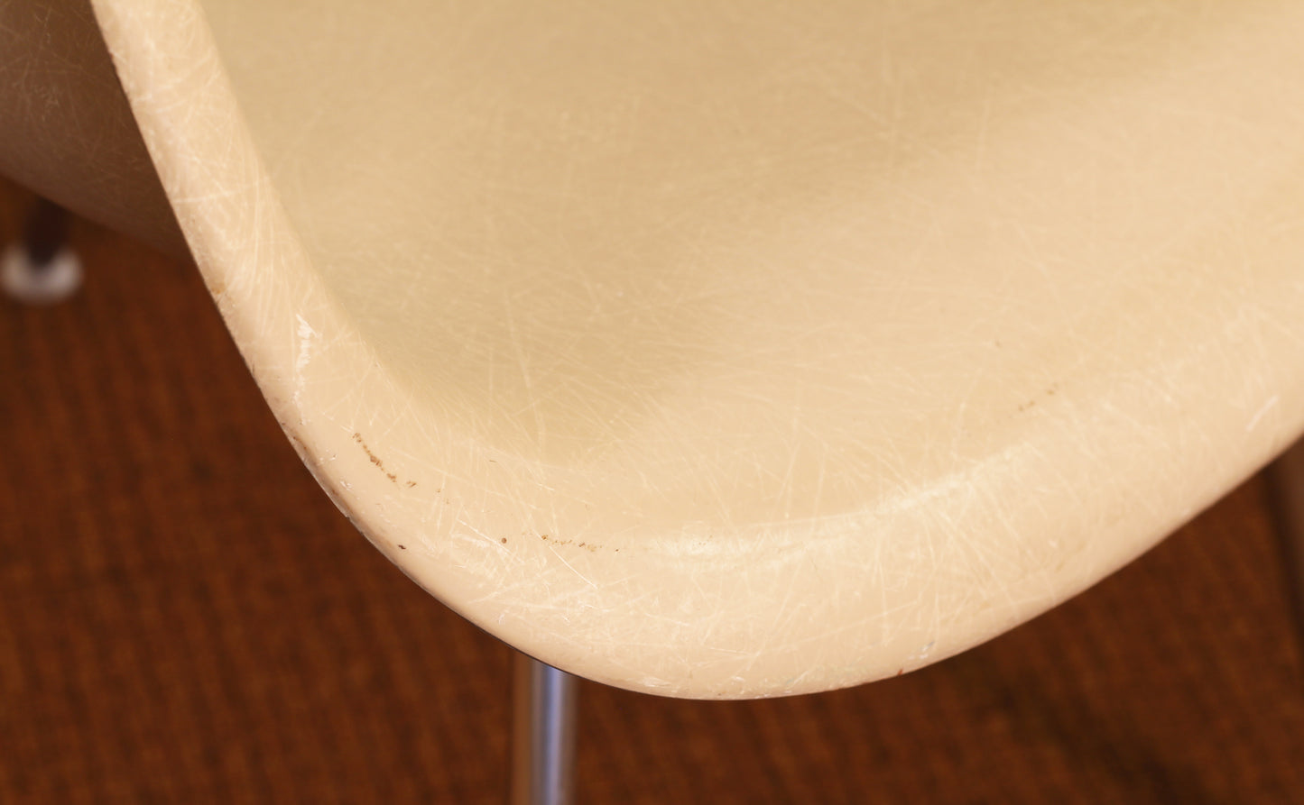 Vintage Herman Miller DAG Fiberglass Armchairs - Set of 2