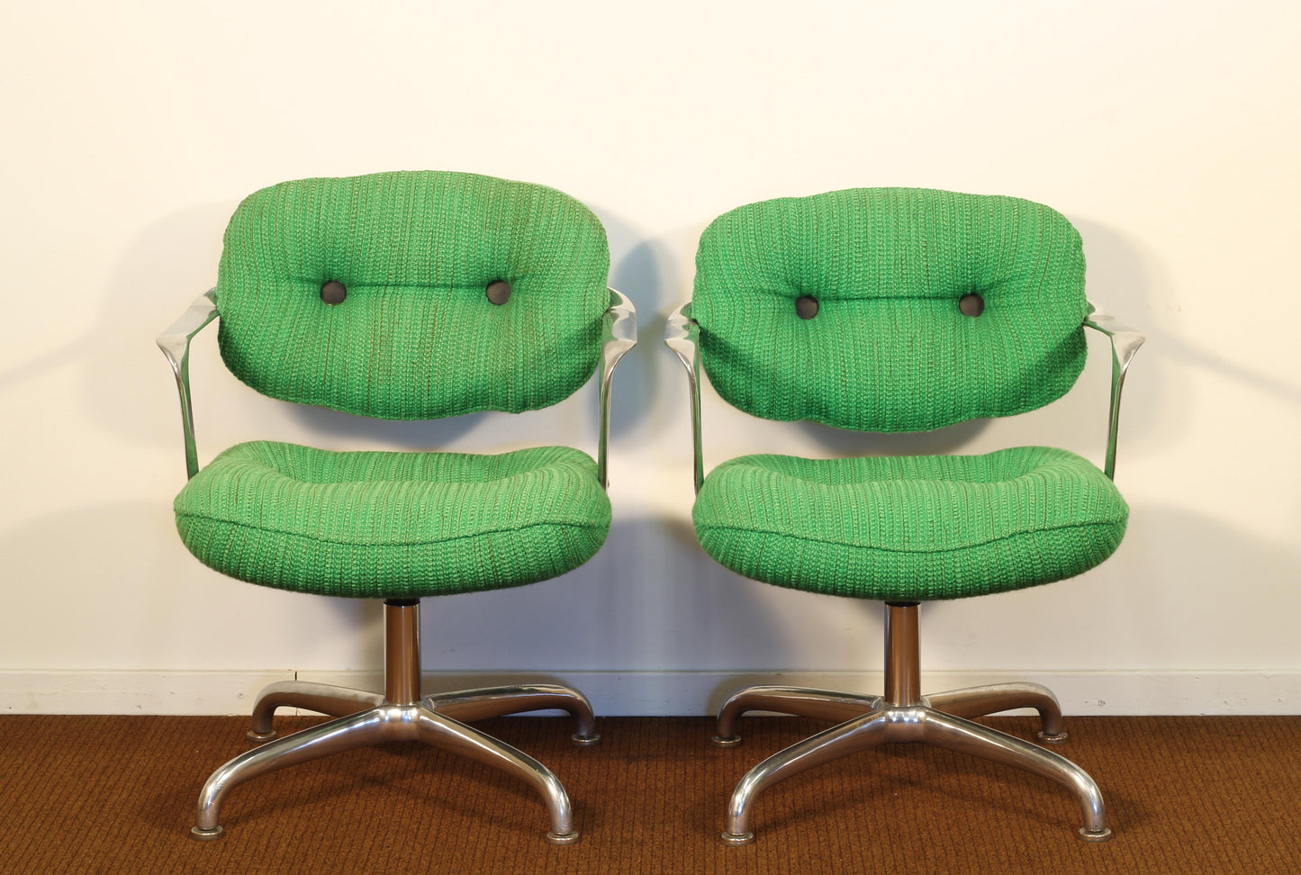 1970s Pair Knoll Model 2328 Chairs by Andrew Morrison and Bruce Hannah
