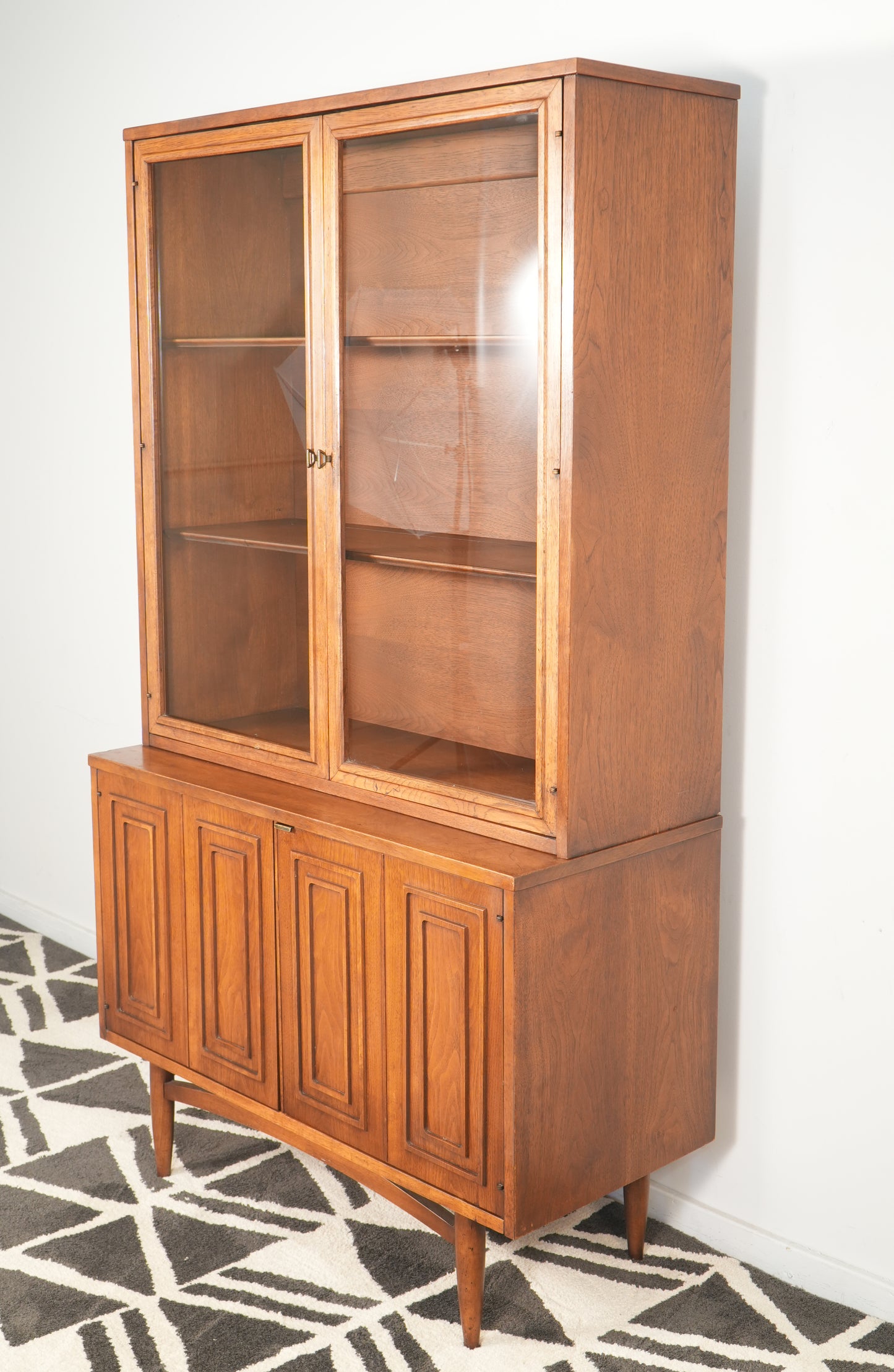 Broyhill Sculptra Mid-Century Sideboard Cabinet Hutch