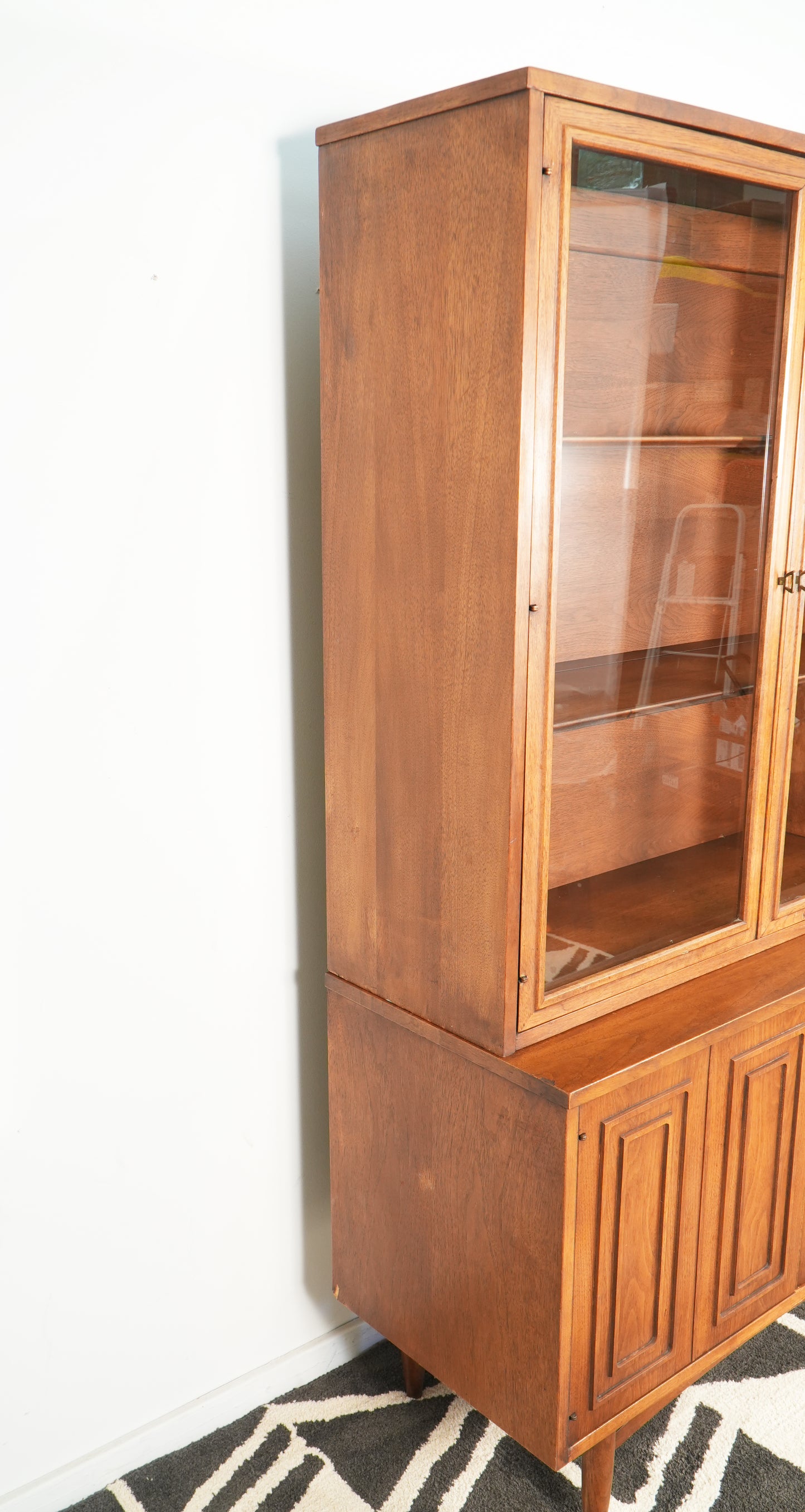 Broyhill Sculptra Mid-Century Sideboard Cabinet Hutch