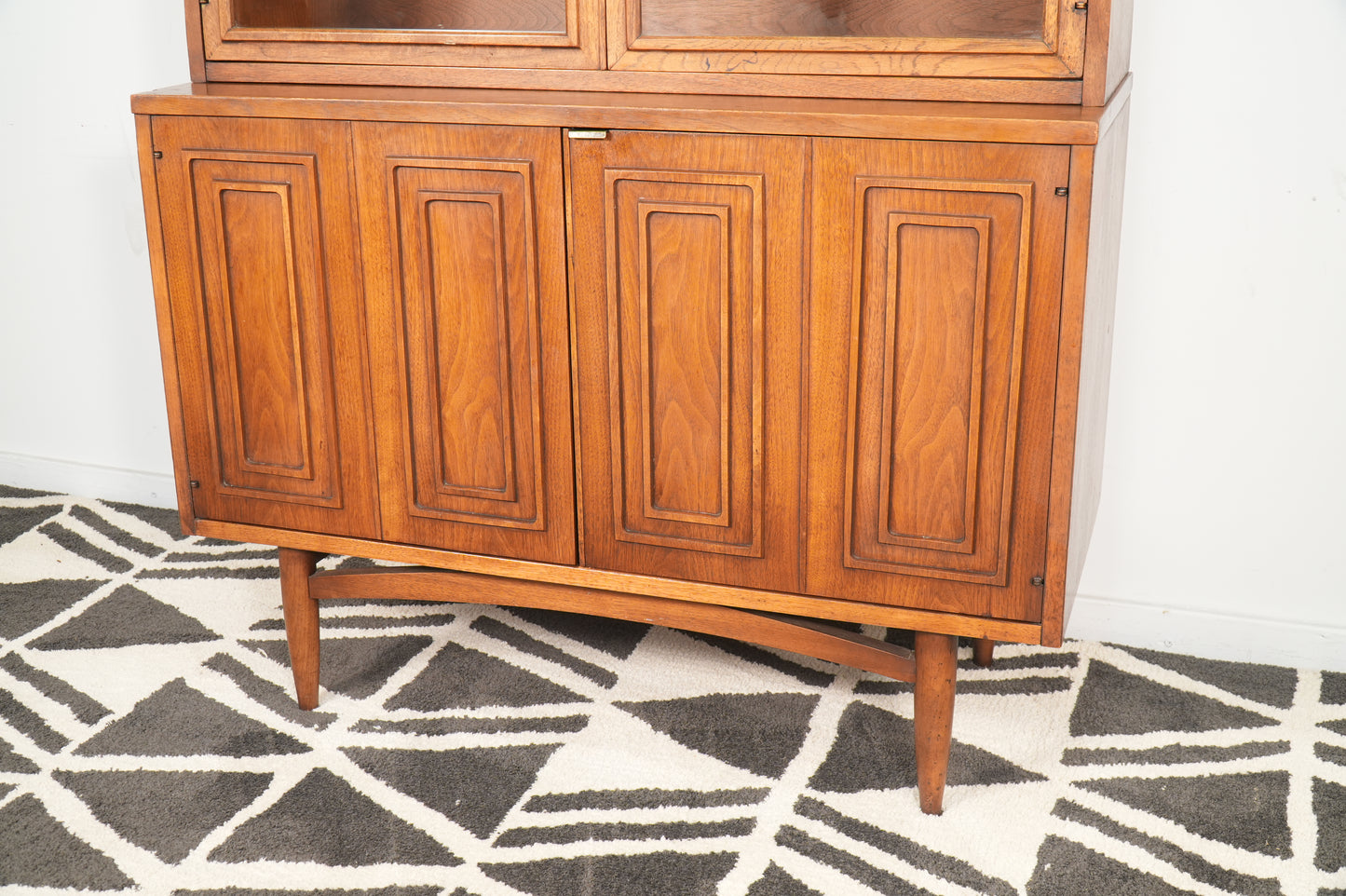 Broyhill Sculptra Mid-Century Sideboard Cabinet Hutch
