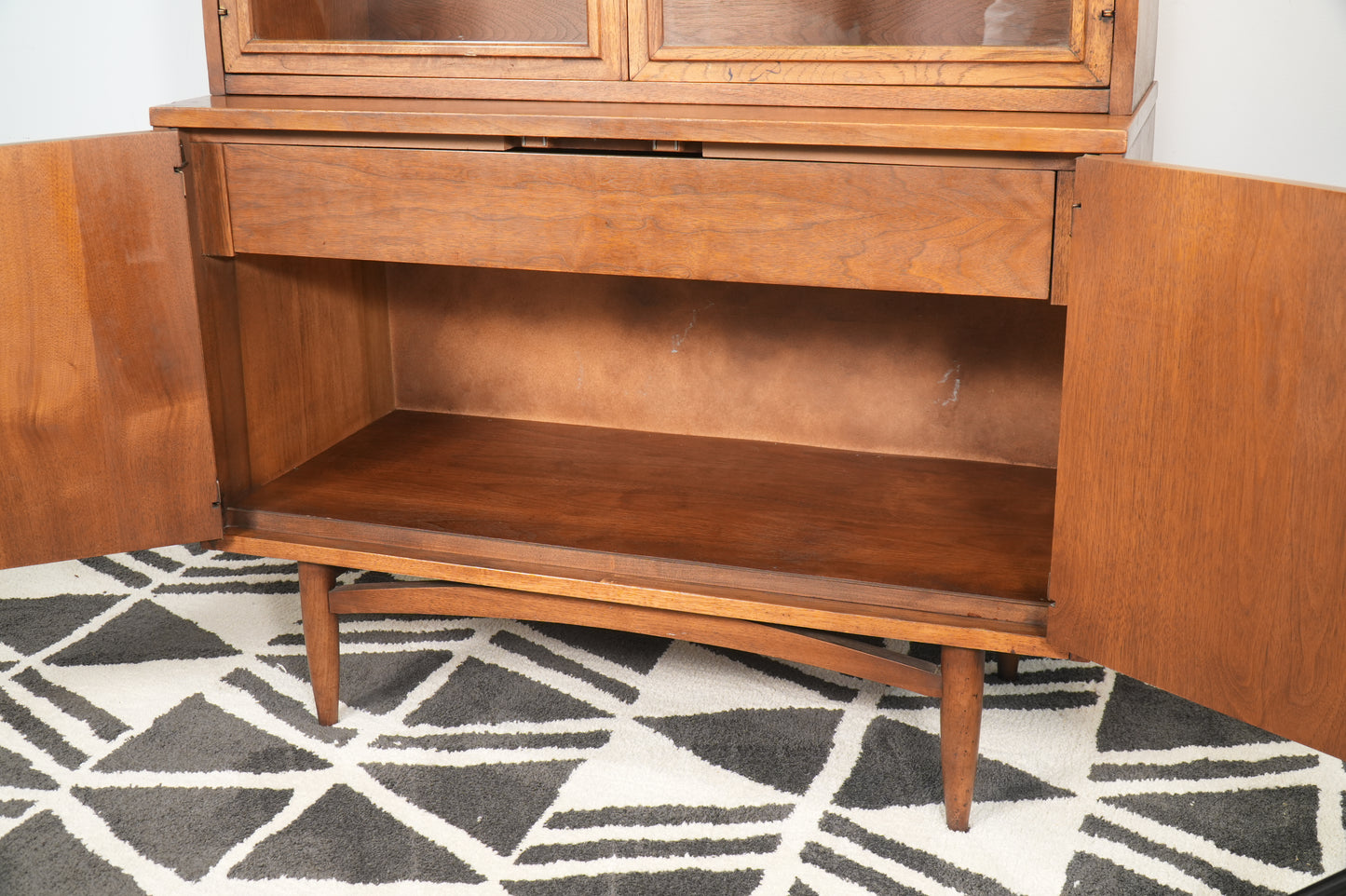 Broyhill Sculptra Mid-Century Sideboard Cabinet Hutch
