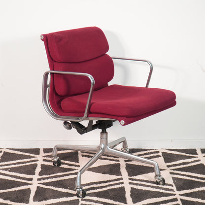 Eames for Herman Miller Aluminum Group Soft Pad Management Chair