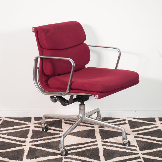 Eames for Herman Miller Aluminum Group Soft Pad Management Chair