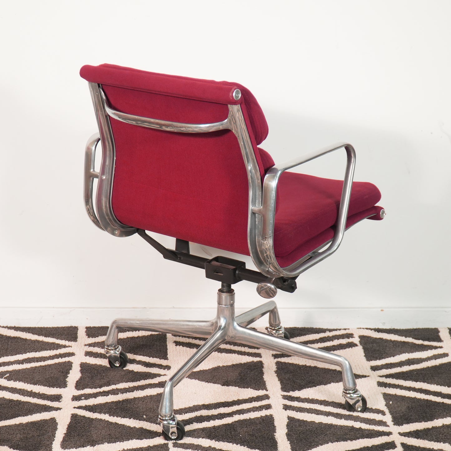 Eames for Herman Miller Aluminum Group Soft Pad Management Chair