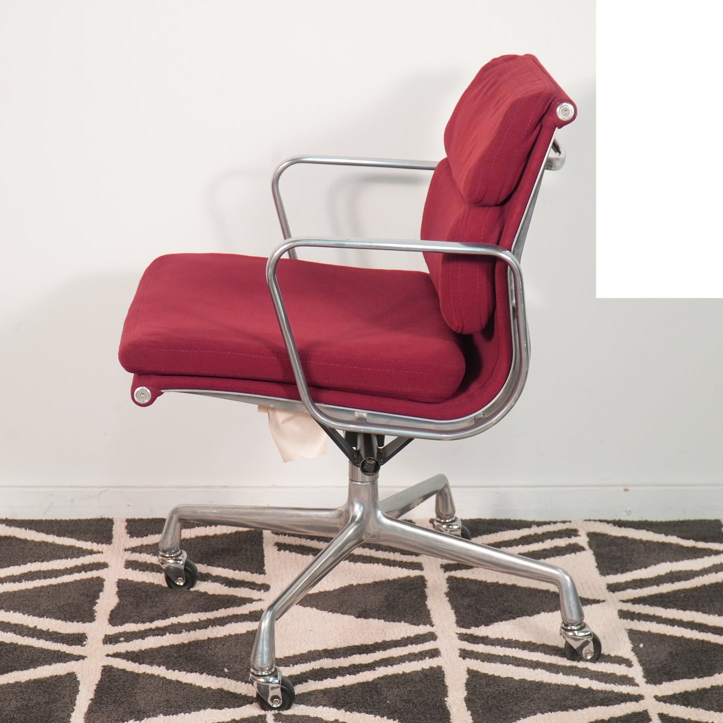 Eames for Herman Miller Aluminum Group Soft Pad Management Chair