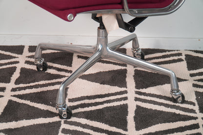 Eames for Herman Miller Aluminum Group Soft Pad Management Chair