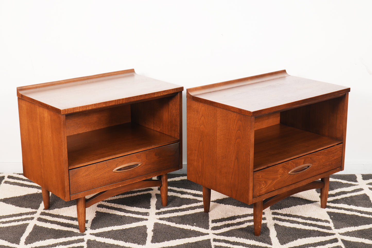 Pair Broyhill Sculptra Nightstands