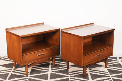 Pair Broyhill Sculptra Nightstands