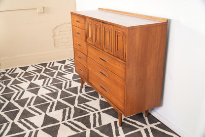 Broyhill Sculptra "Magna" 8-Drawer Dresser