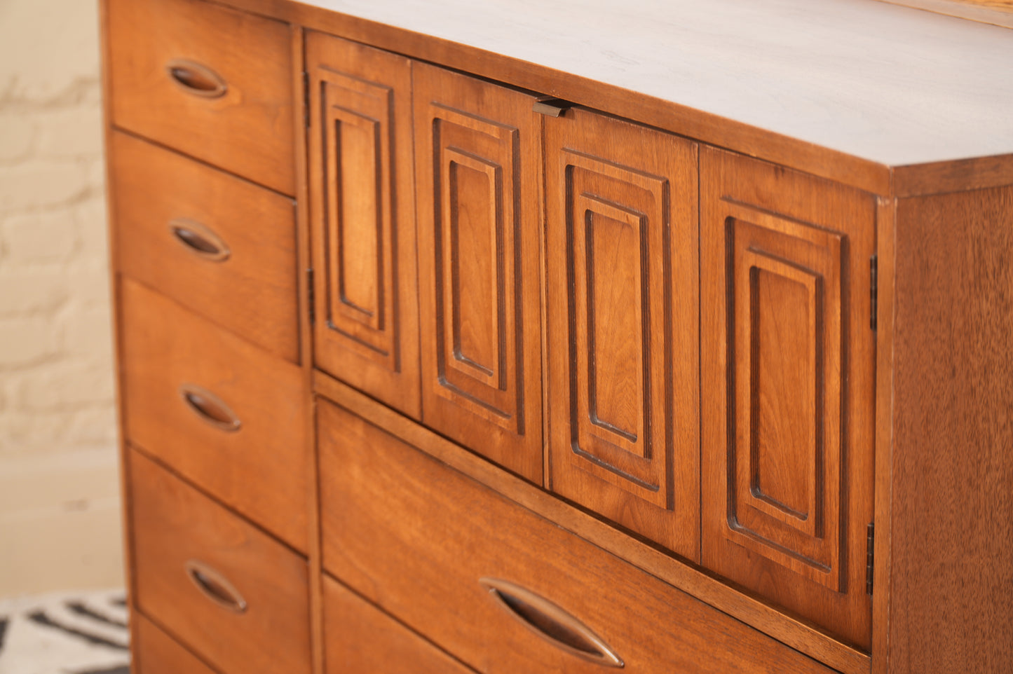 Broyhill Sculptra "Magna" 8-Drawer Dresser