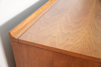 Broyhill Sculptra "Magna" 8-Drawer Dresser