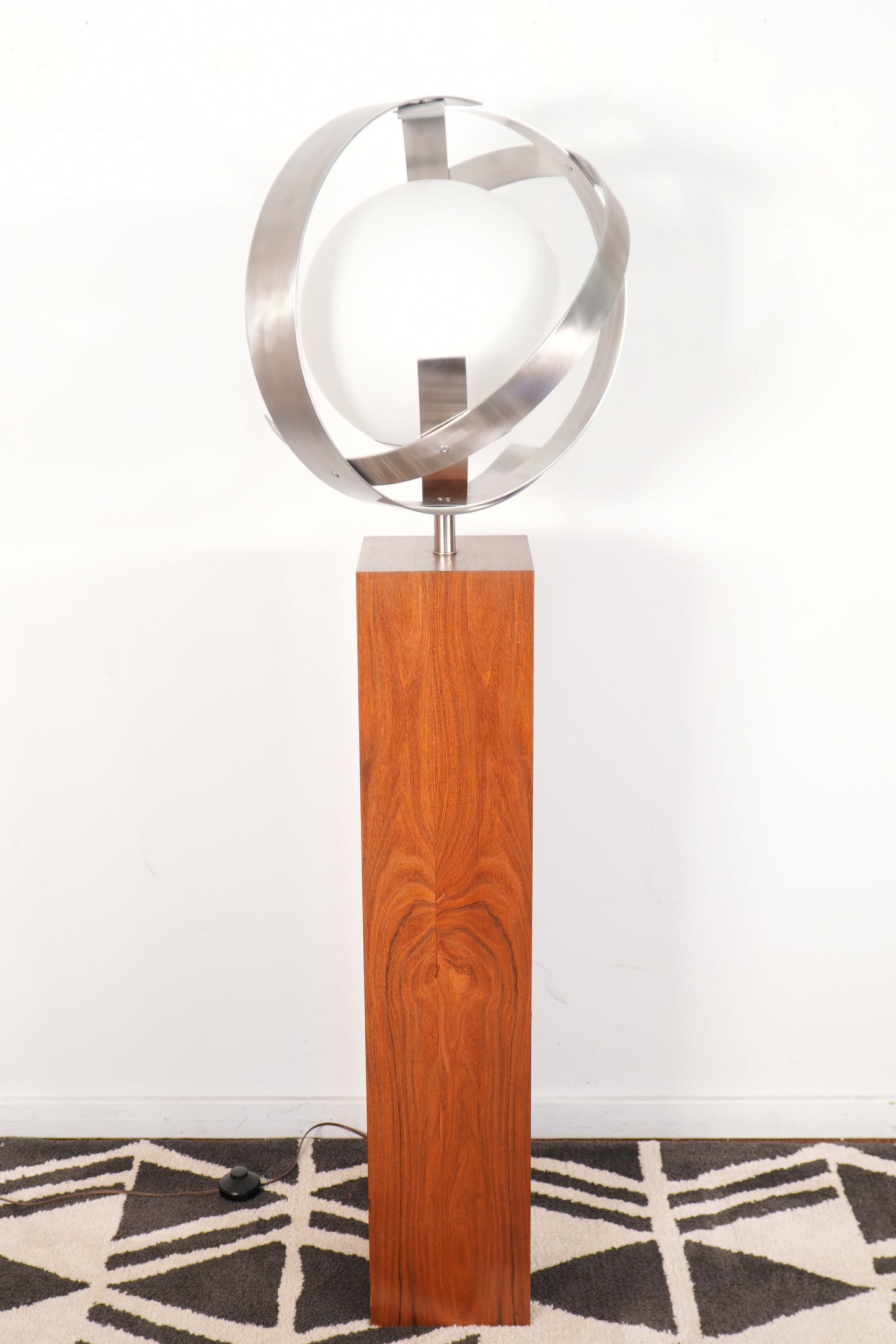 Laurel Lamp Co. Saturn Globe Aluminum Floor Lamp Walnut Base