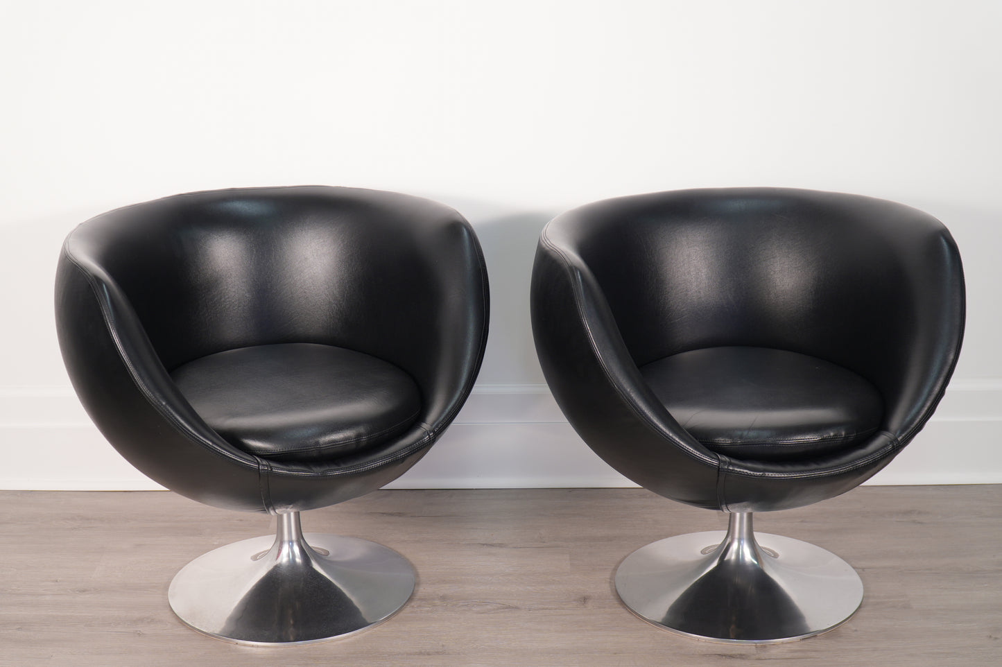 Pair Overman Pod Chairs