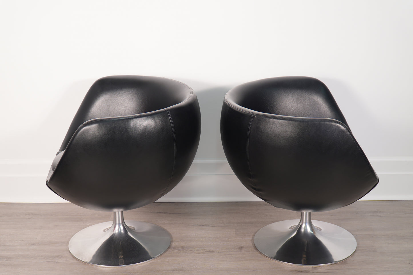 Pair Overman Pod Chairs