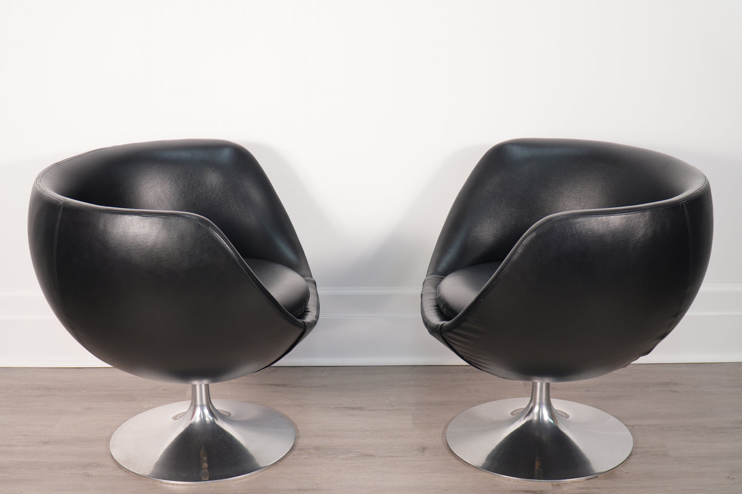 Pair Overman Pod Chairs