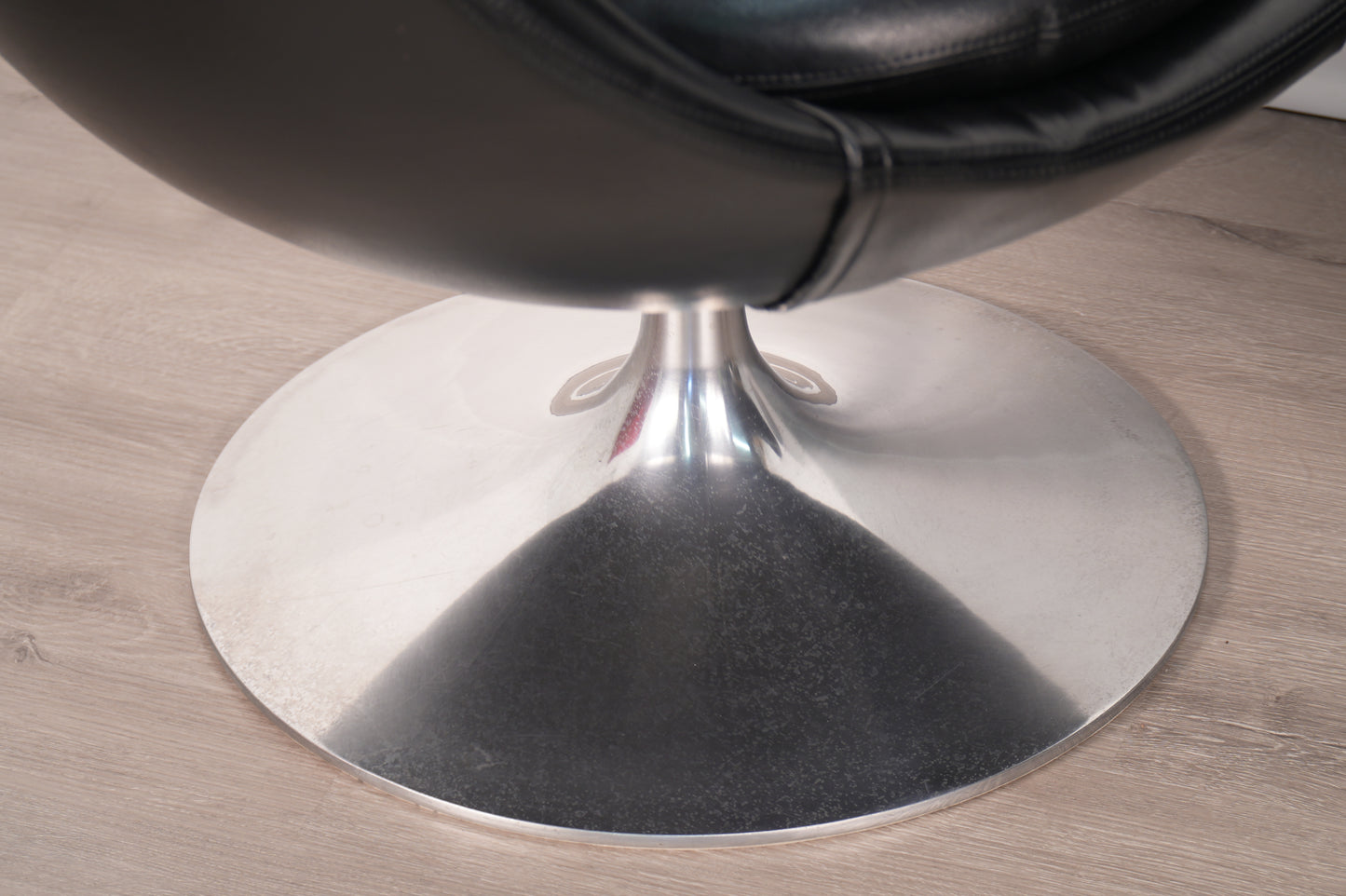 Pair Overman Pod Chairs