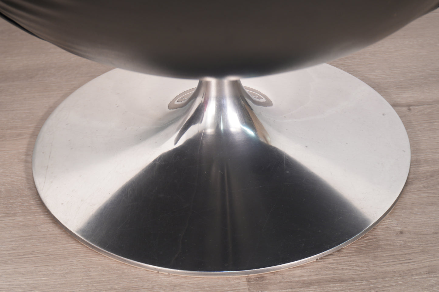 Pair Overman Pod Chairs