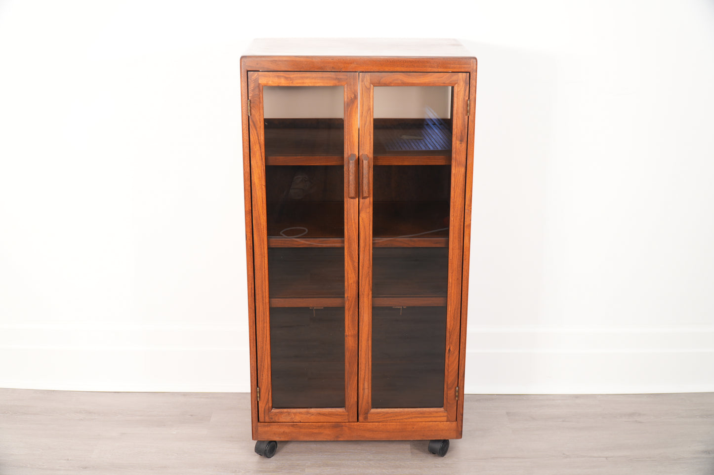 Vintage Sonrise Audio Systems Solid Walnut Stereo HiFi Storage Component Cabinet