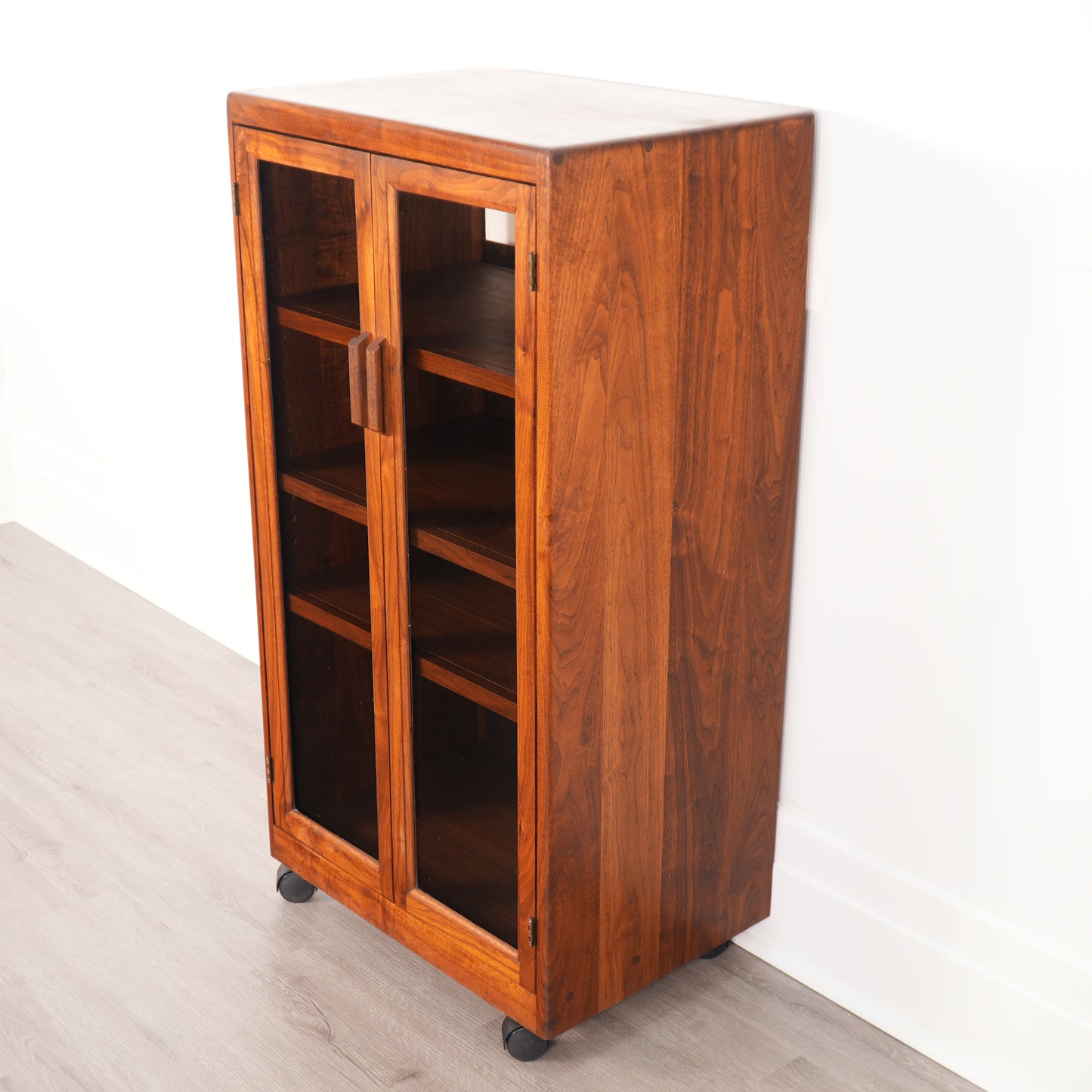 Vintage Sonrise Audio Systems Solid Walnut Stereo HiFi Storage Component Cabinet