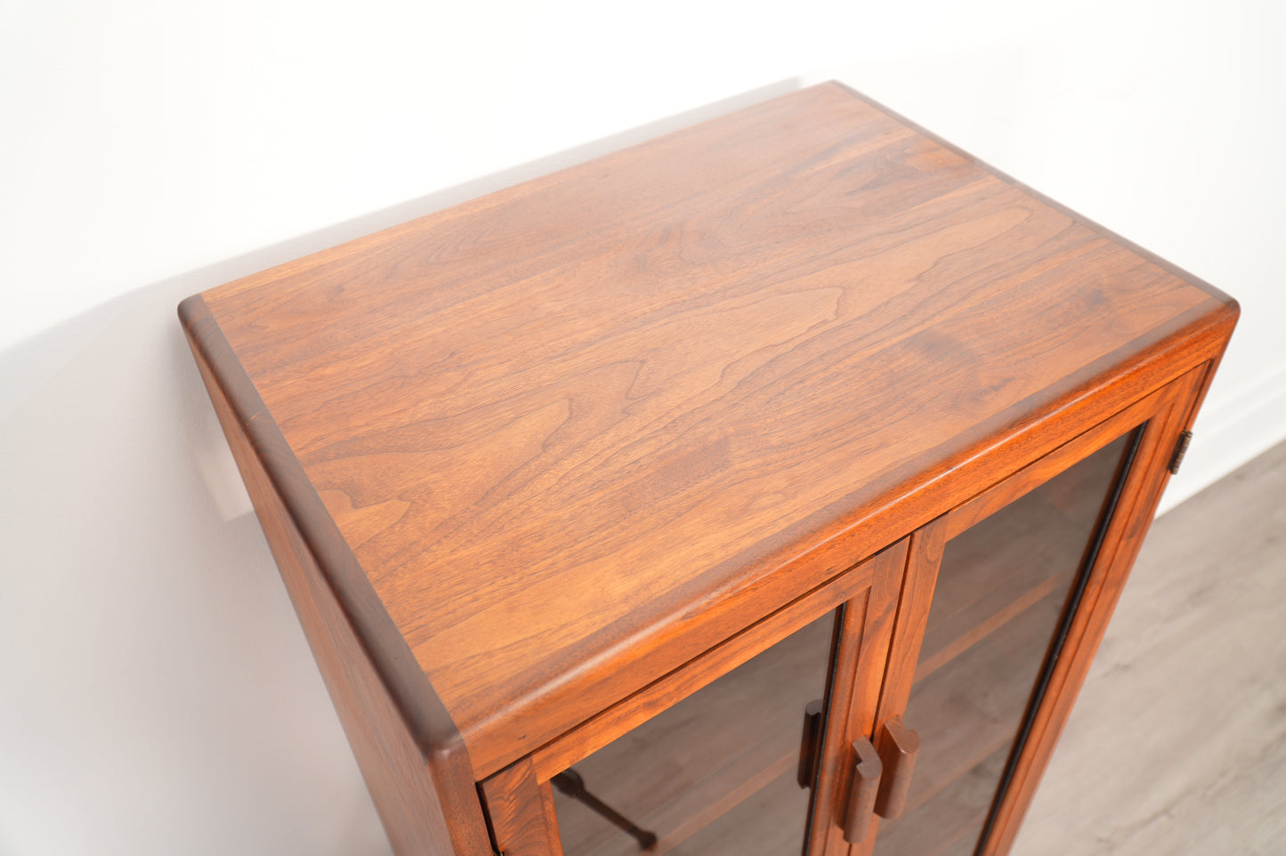 Vintage Sonrise Audio Systems Solid Walnut Stereo HiFi Storage Component Cabinet