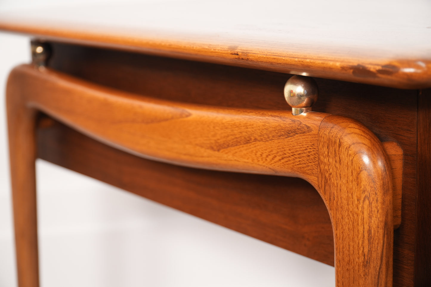 Lane Perception Side Table - Model 908-02