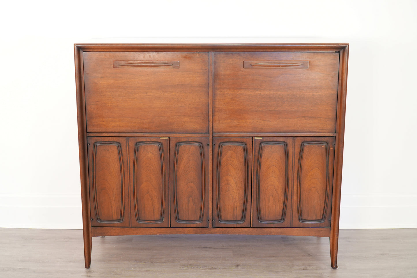 Broyhill Emphasis "Butler's Pantry" Bar Cabinet