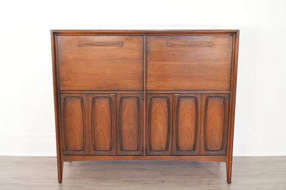 Broyhill Emphasis "Butler's Pantry" Bar Cabinet