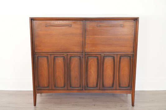 Broyhill Emphasis "Butler's Pantry" Bar Cabinet