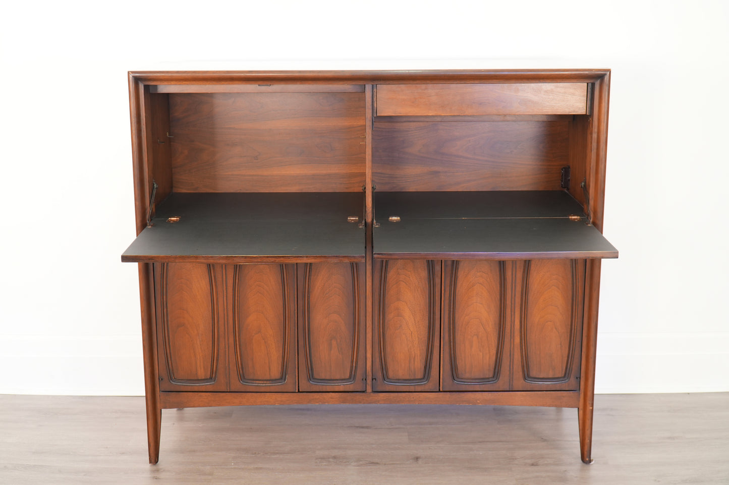 Broyhill Emphasis "Butler's Pantry" Bar Cabinet
