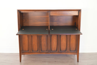 Broyhill Emphasis "Butler's Pantry" Bar Cabinet