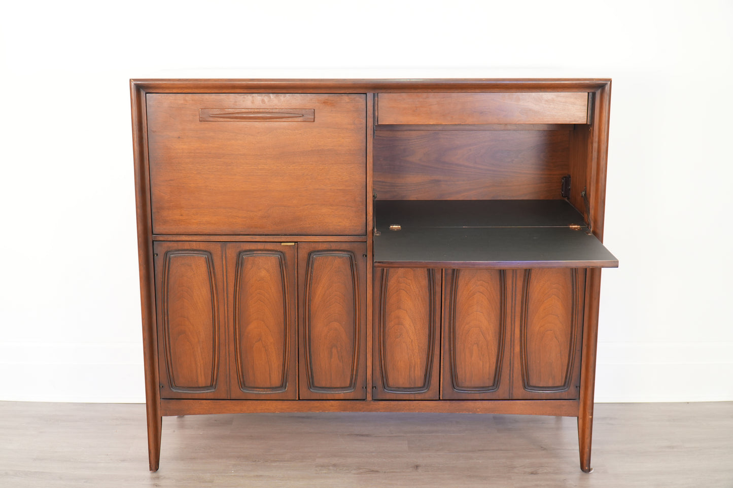 Broyhill Emphasis "Butler's Pantry" Bar Cabinet