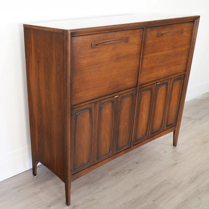 Broyhill Emphasis "Butler's Pantry" Bar Cabinet