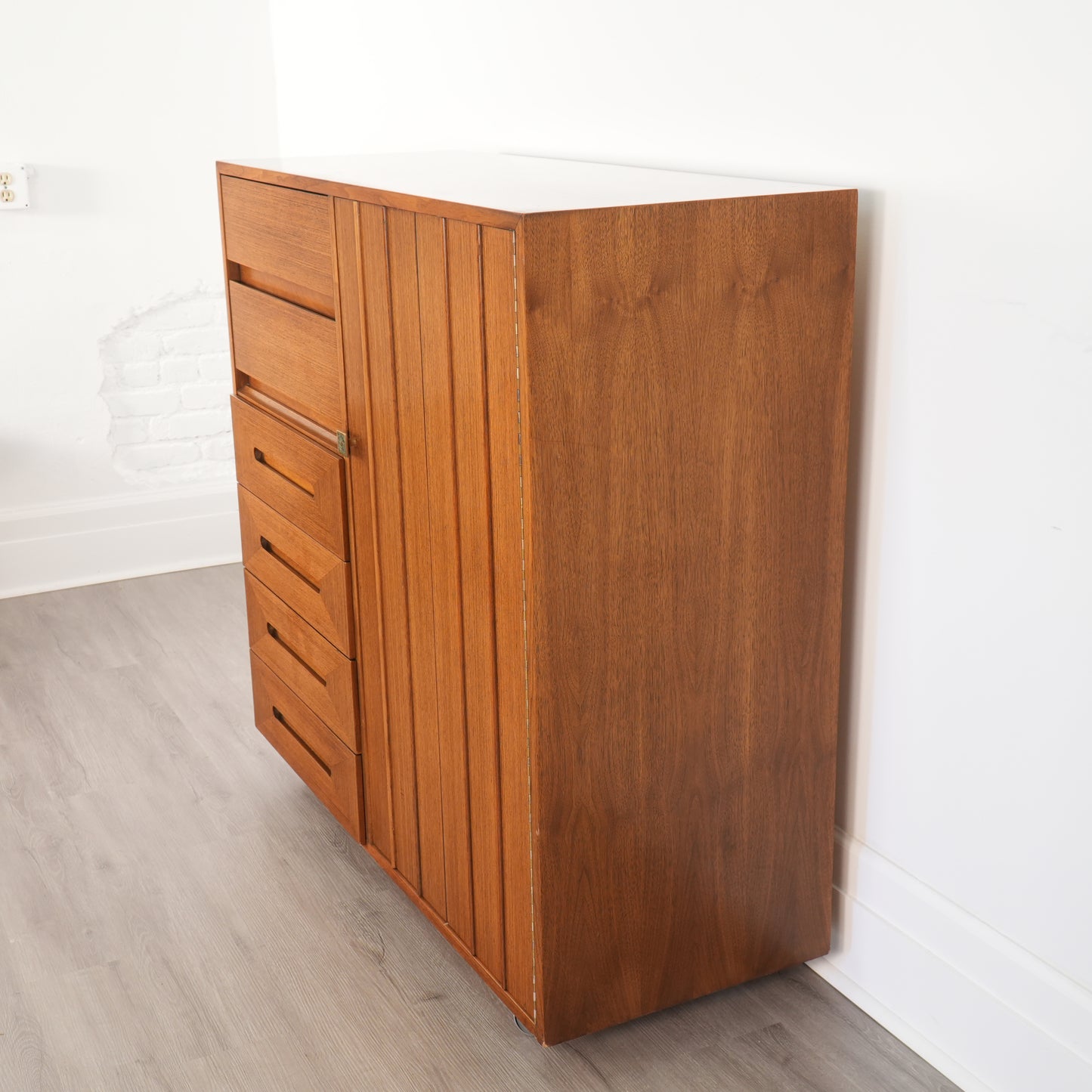1960s American of Martinsville 6-Drawer Gentleman's Chest