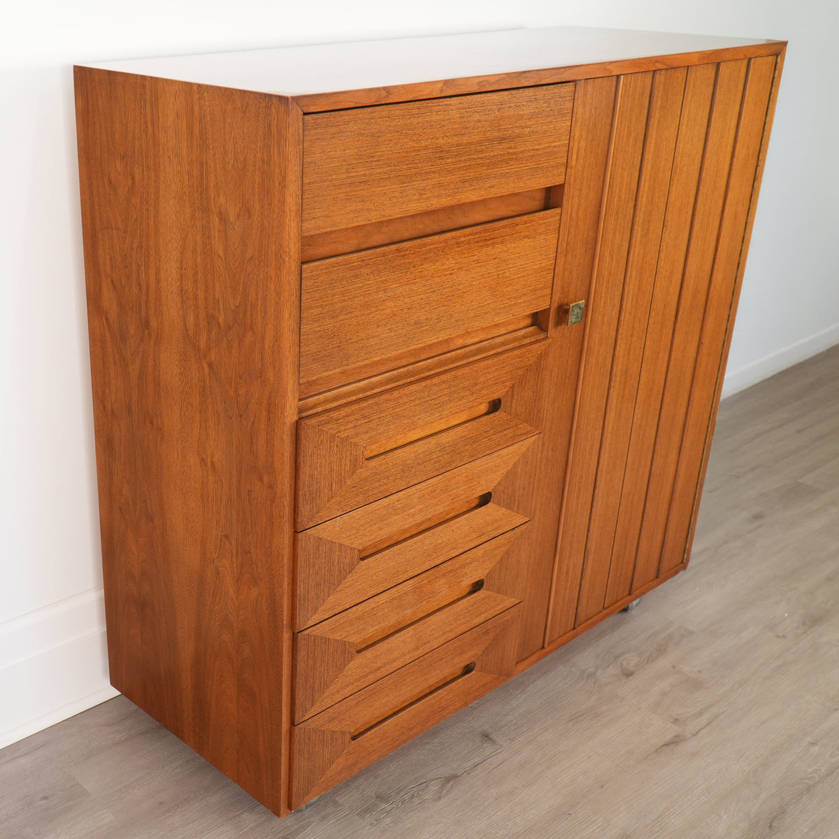 1960s American of Martinsville 6-Drawer Gentleman's Chest