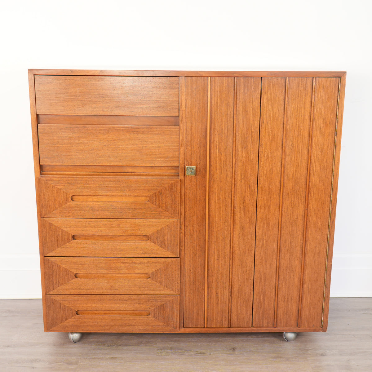 1960s American of Martinsville 6-Drawer Gentleman's Chest