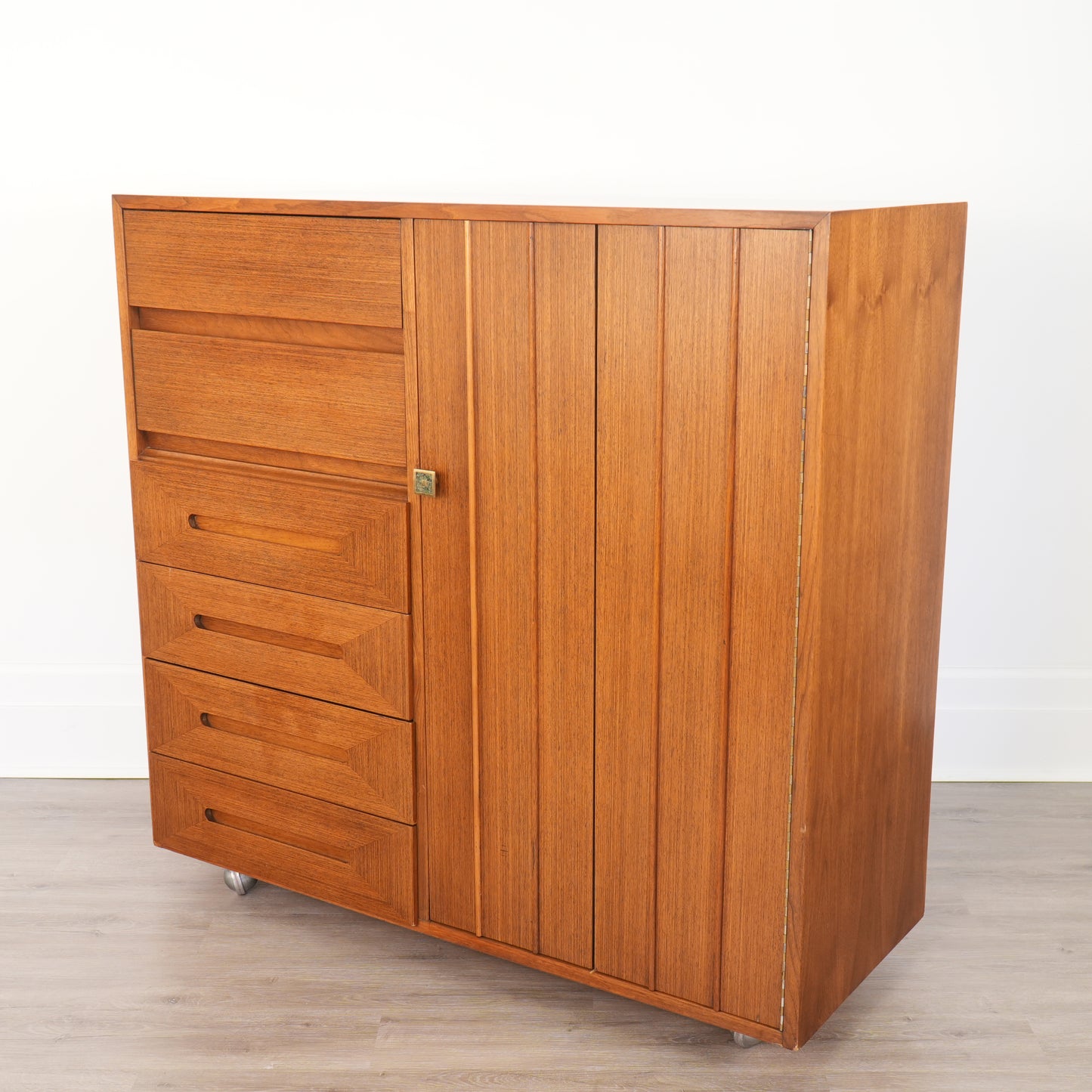 1960s American of Martinsville 6-Drawer Gentleman's Chest