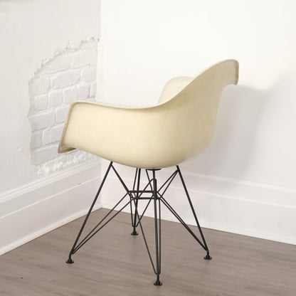 1st Generation Eames Eiffel Base Shell Chair Rope Edge