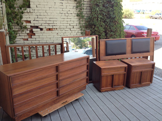 Brown Saltman 5-Piece Bedroom Set